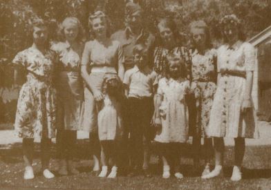 Douglas Sisters - Aline