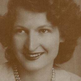 Drower Sisters - Rae